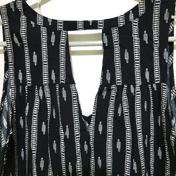 Small black and white summer dress. - Picture 4 of 6